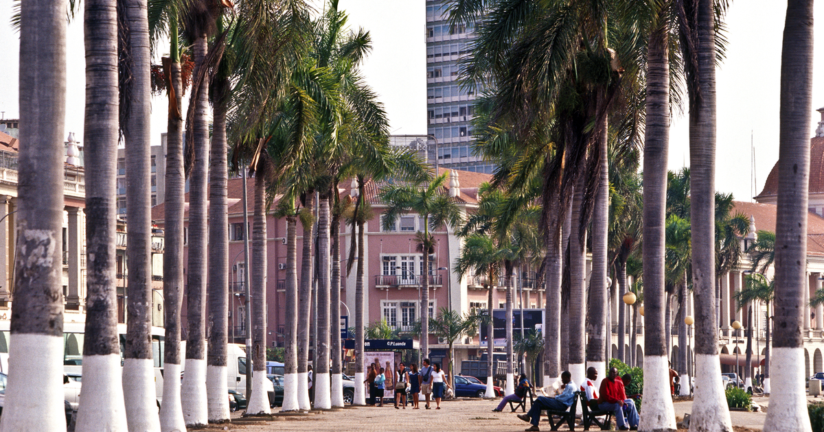 Flights Melbourne - Luanda