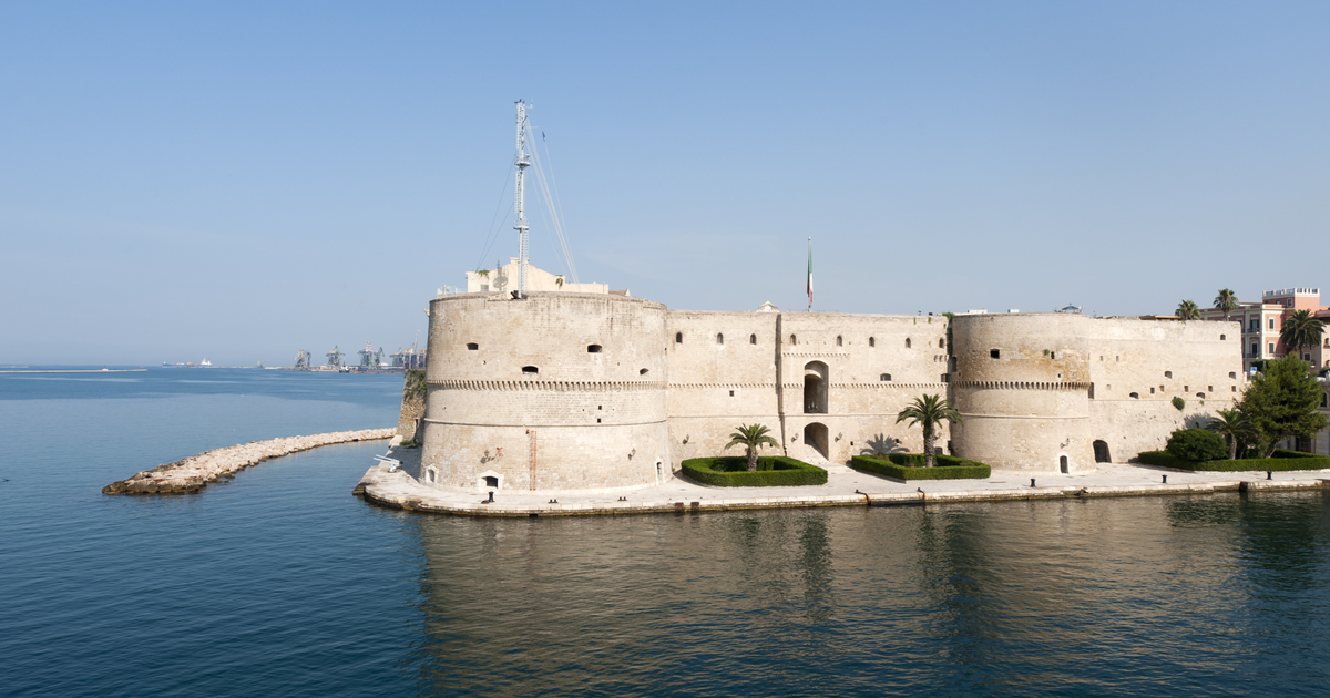 Flights to Taranto